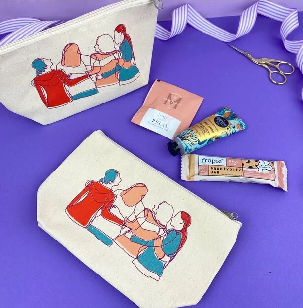 Kadınlar Günü Makyaj Çantası