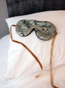 Saten Uyku Göz Bandı